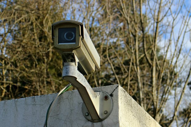 Wenn die Webcam von einem Angreifer übernommen wird – und mehr schadet, als sie hilft. Bild: pixabay/Antranias