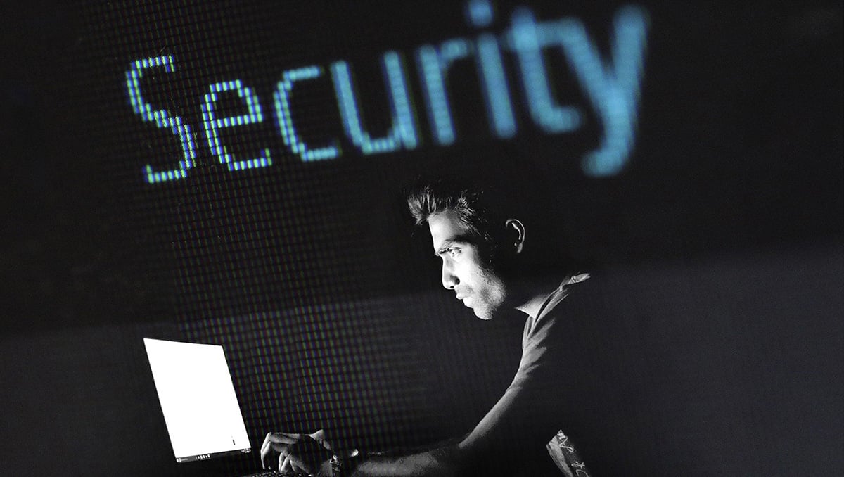 Vor kriminellen Hackern müssen die Produktionsdaten geschützt werden. Bild: methodshop/pixabay.com